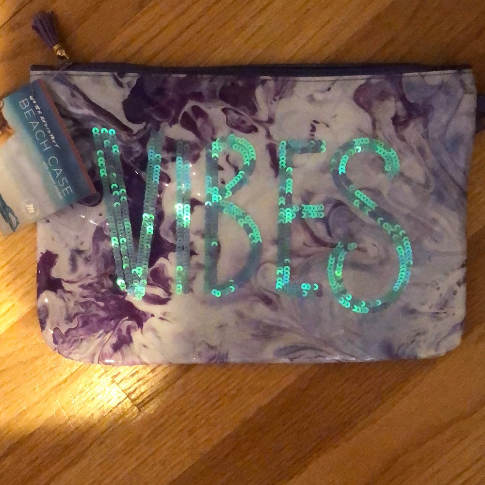 🌊 “Vibes” Swim/Beach Case NWT 🌊